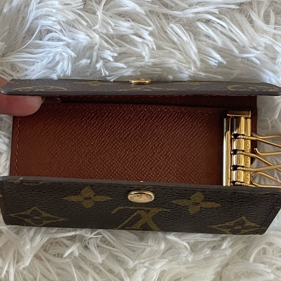 Authentic Louis Vuitton 4 key holder Monogram - Picture 10 of 11